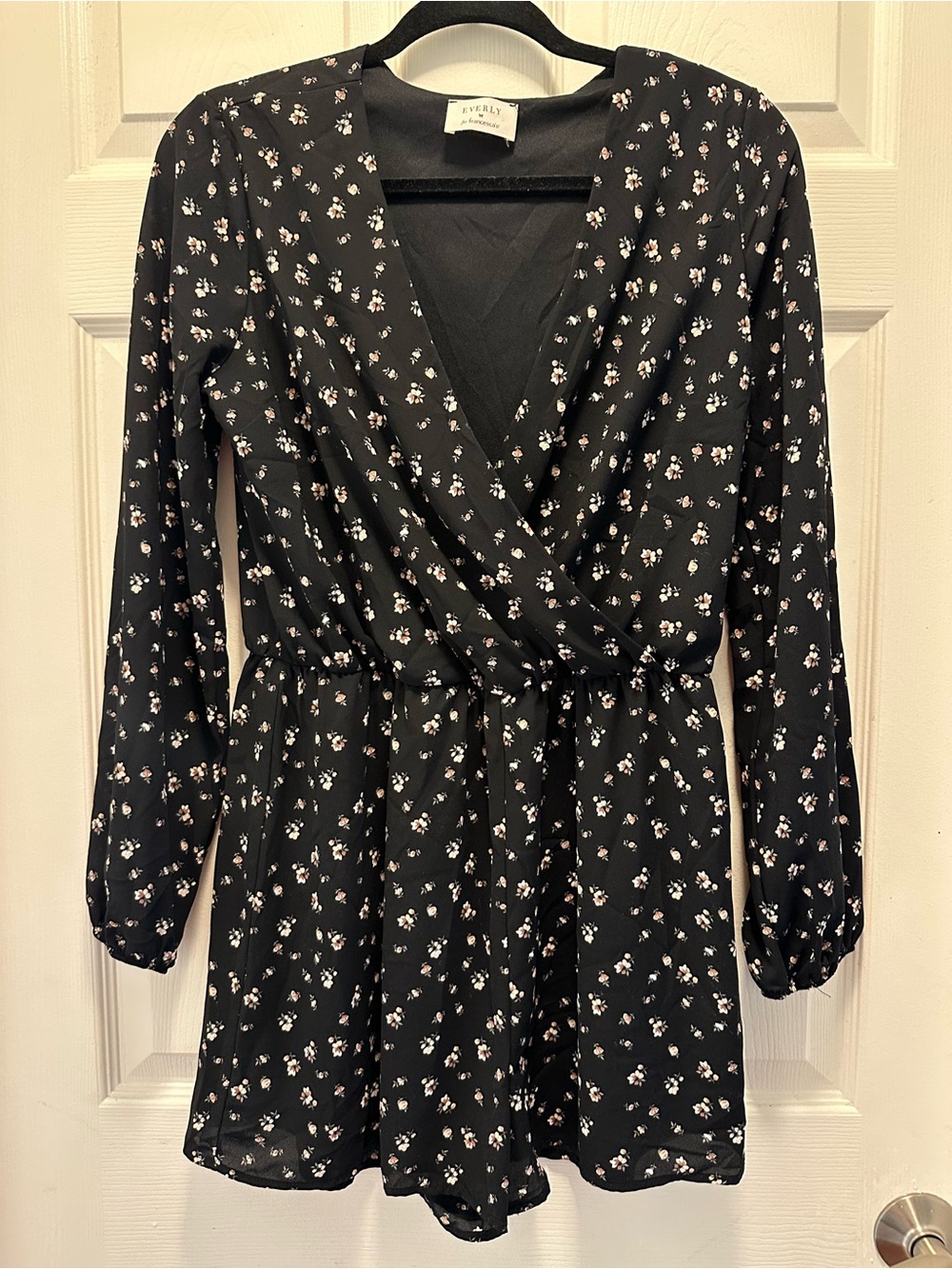 Everly by Francesca’s Black Floral Long Sleeve Romper
